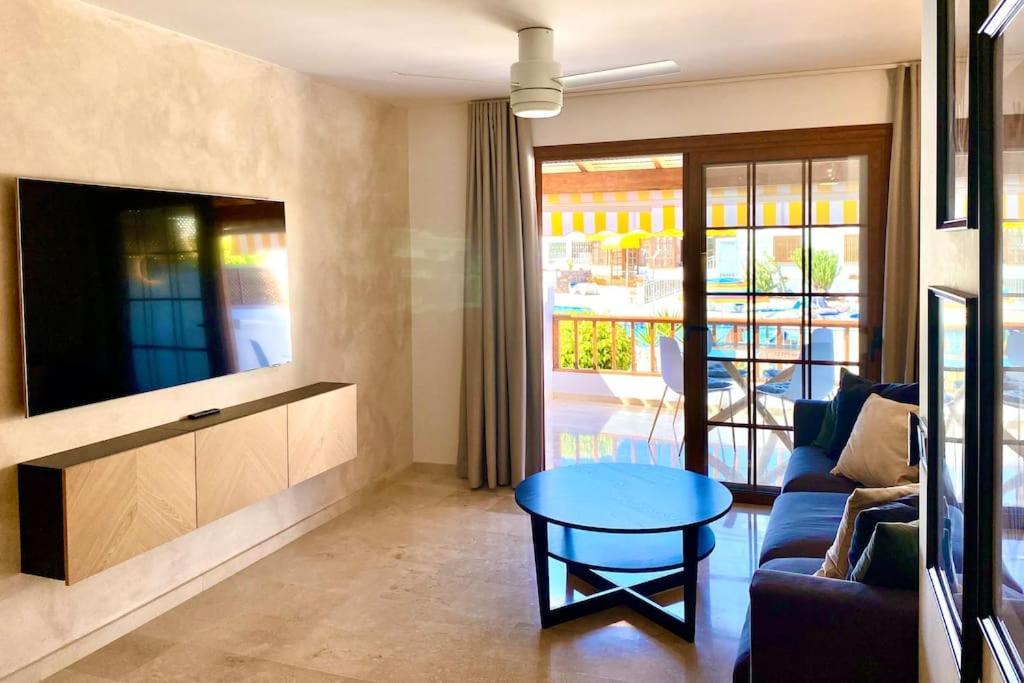 Stylish & Modern 1 Bedroom Suite On Frontline Of Playa Del Duque アデヘ エクステリア 写真